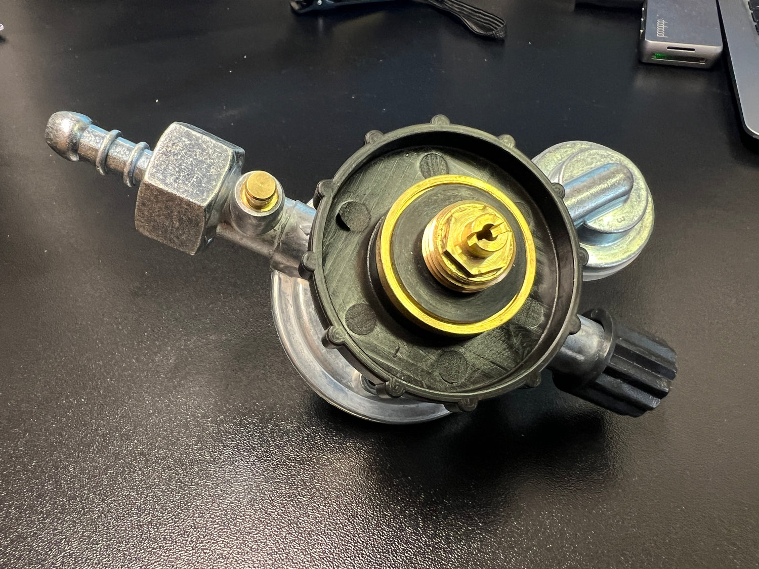 IGT - Campingaz Regulator with Twist Lock C/W and Manometer
