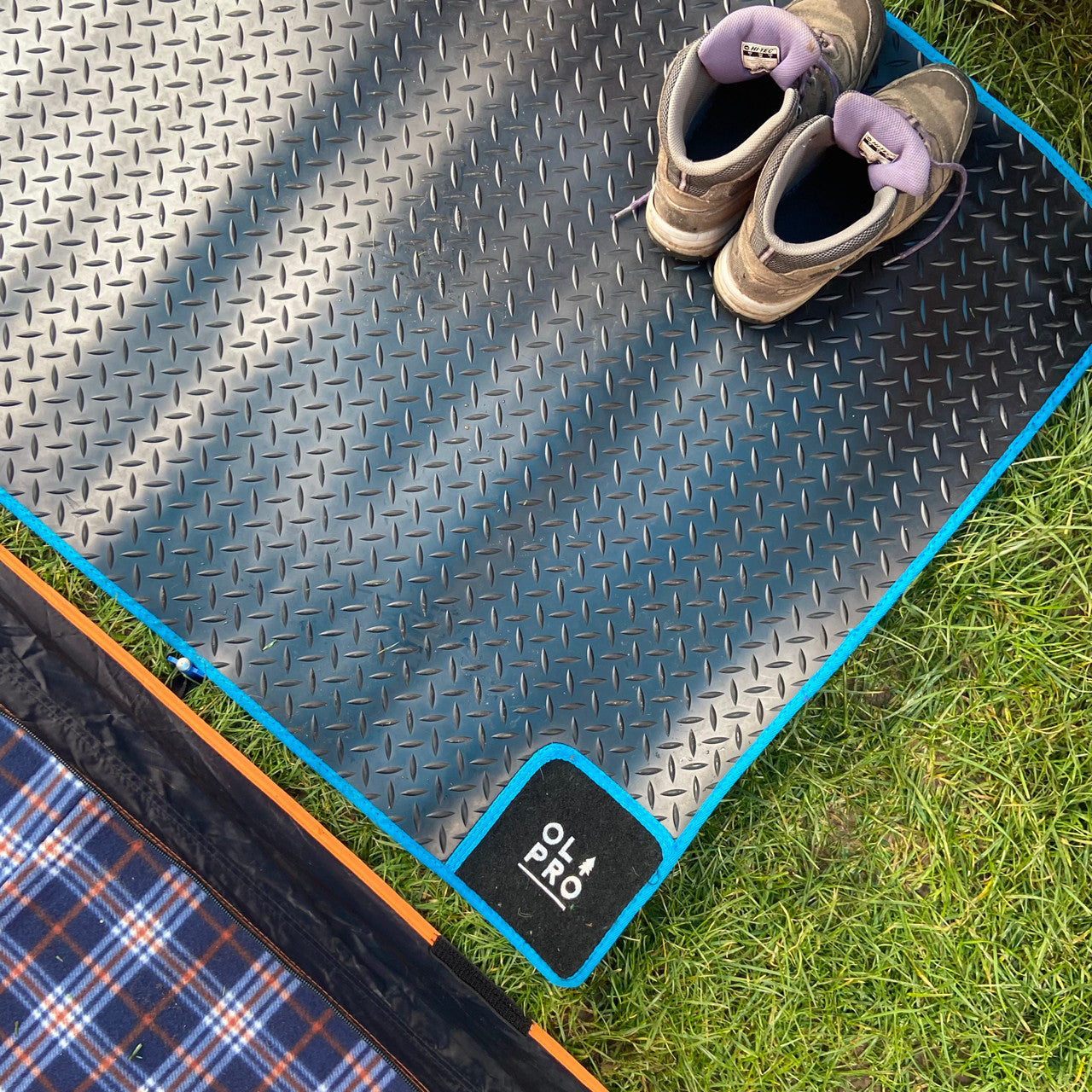 OLPRO - Awning Tunnel Mat 1500mm x 800mm Black Rubber with Blue Edge Trim | OM15