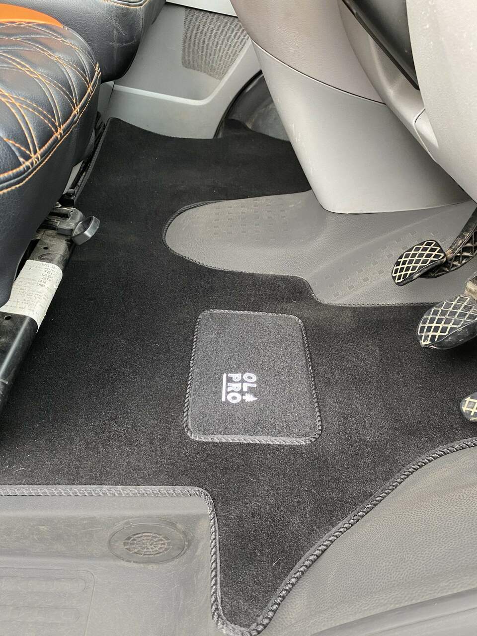 OLPRO - Volkswagen T5 2003 - 2015 Front mat - Black | OM1